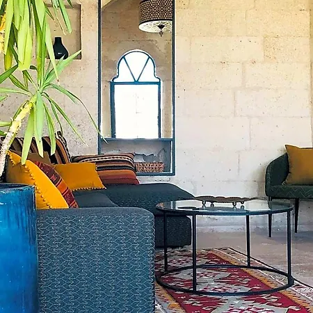 Hotel Elaa Cave