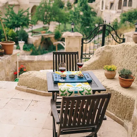Hotel Elaa Cave